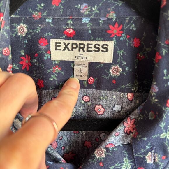 Express Fitted Men's Button-Up Shirt L 16-16½ Navy Blue Red Floral Long Sleeve - Picture 2 of 9